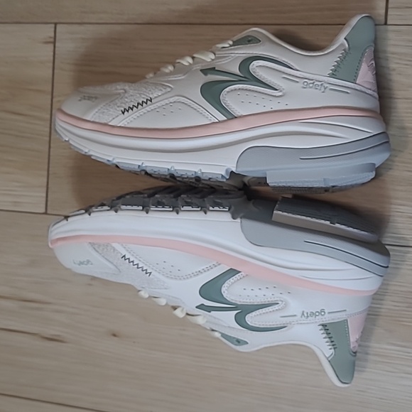 Gdefy Women's White and Pink Athletic Shoes Size 8.5 - Picture 4 of 12